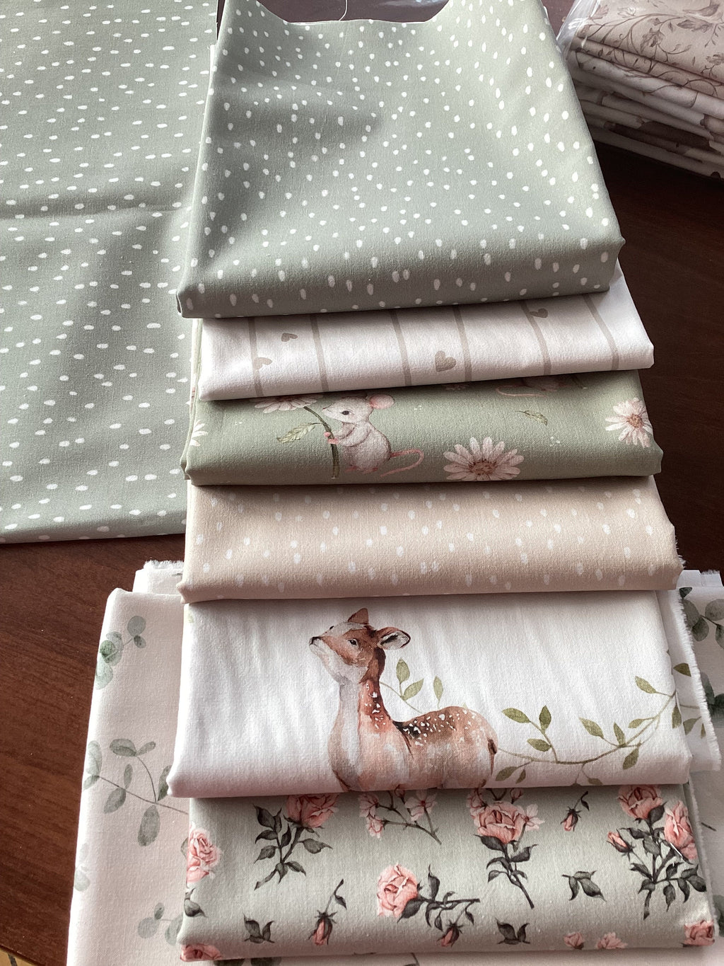 WOODLAND SWANS Stoffpaket Mix & Match WOODLAND Salbeigrün Baumwollstoff Meterware Quilting Cotton Mix Match Salbeifarbene Blumen Salbeifarbene Vögel